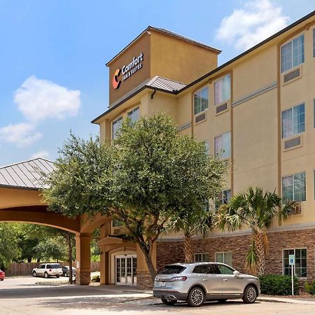 Comfort Inn & Suites Near Six Flags & Medical Center San Antonio Exterior photo