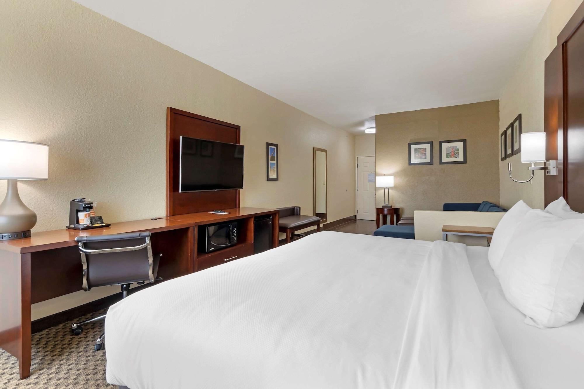Comfort Inn & Suites Near Six Flags & Medical Center San Antonio Exterior photo