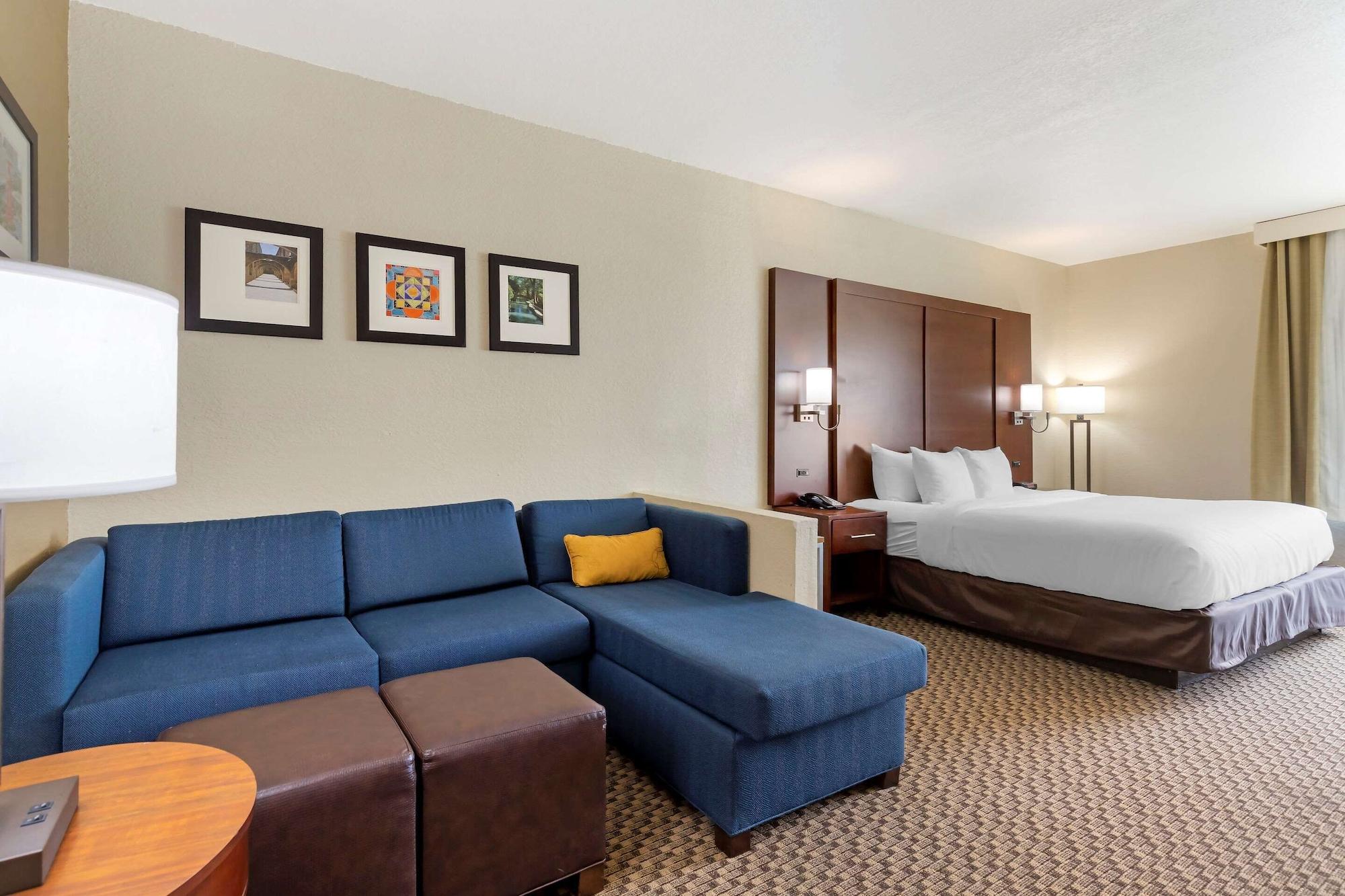 Comfort Inn & Suites Near Six Flags & Medical Center San Antonio Exterior photo