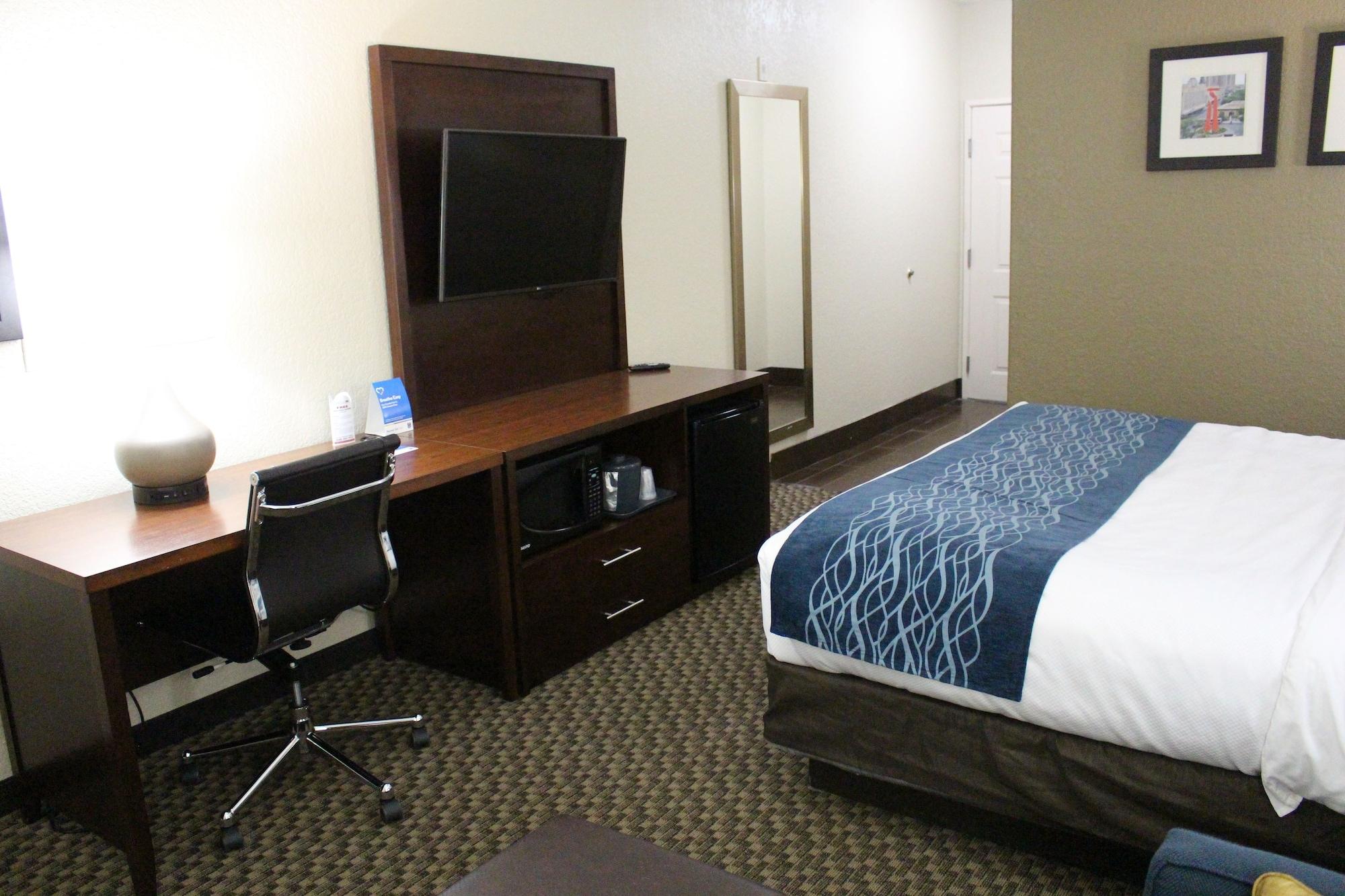 Comfort Inn & Suites Near Six Flags & Medical Center San Antonio Exterior photo