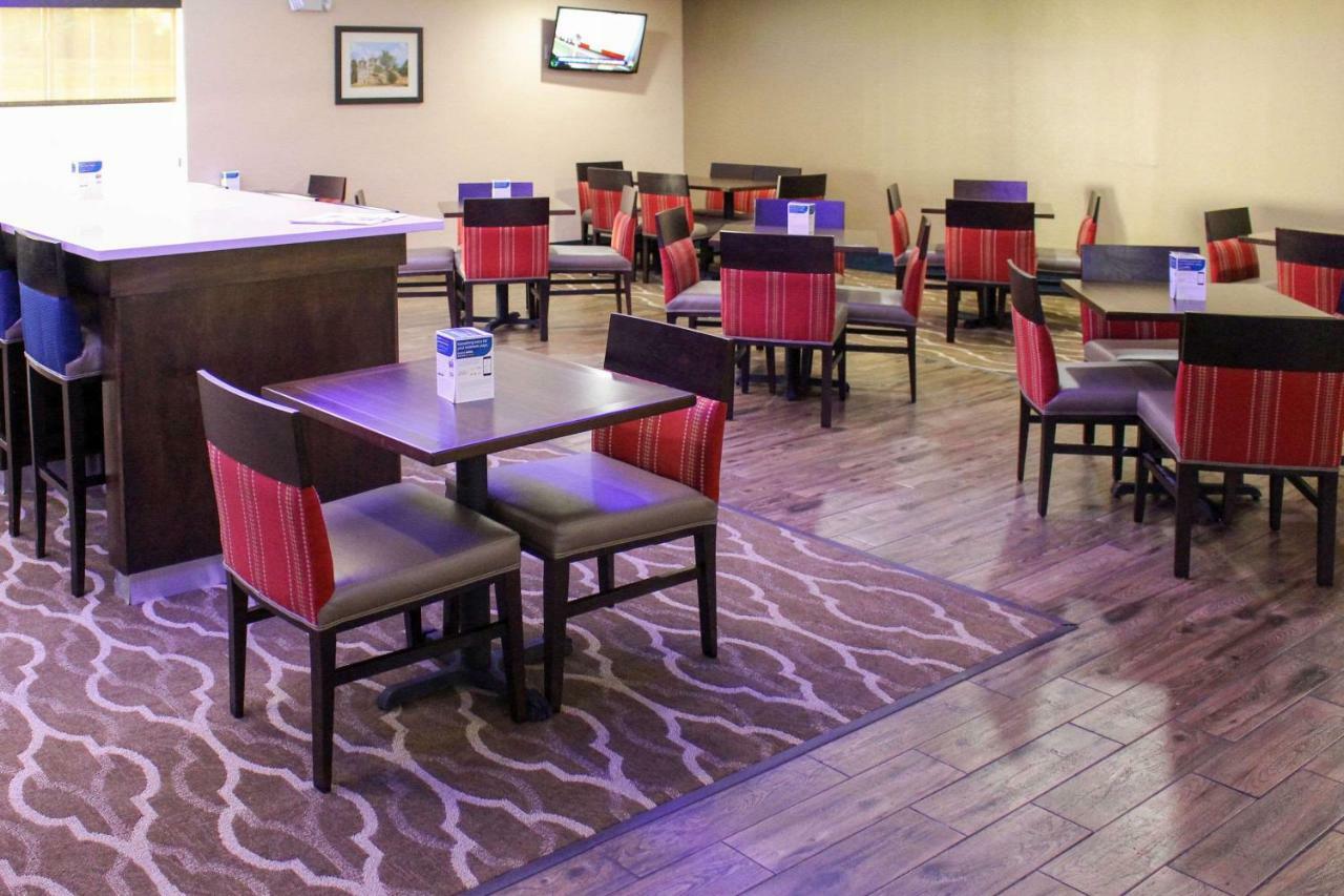 Comfort Inn & Suites Near Six Flags & Medical Center San Antonio Exterior photo