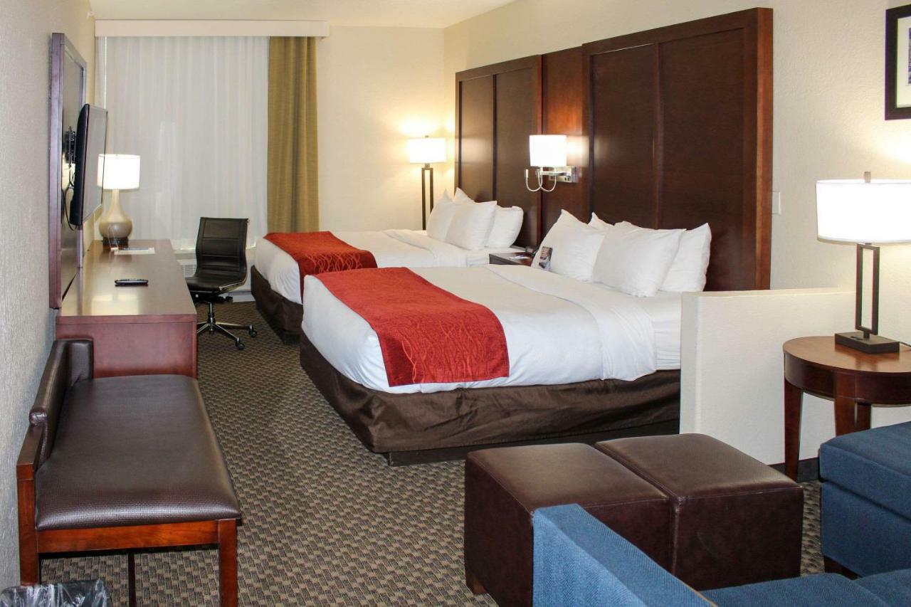 Comfort Inn & Suites Near Six Flags & Medical Center San Antonio Exterior photo