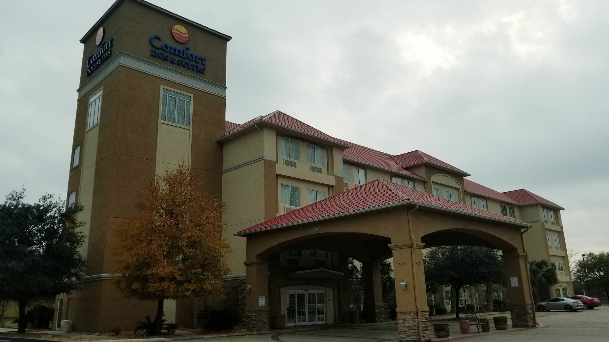 Comfort Inn & Suites Near Six Flags & Medical Center San Antonio Exterior photo