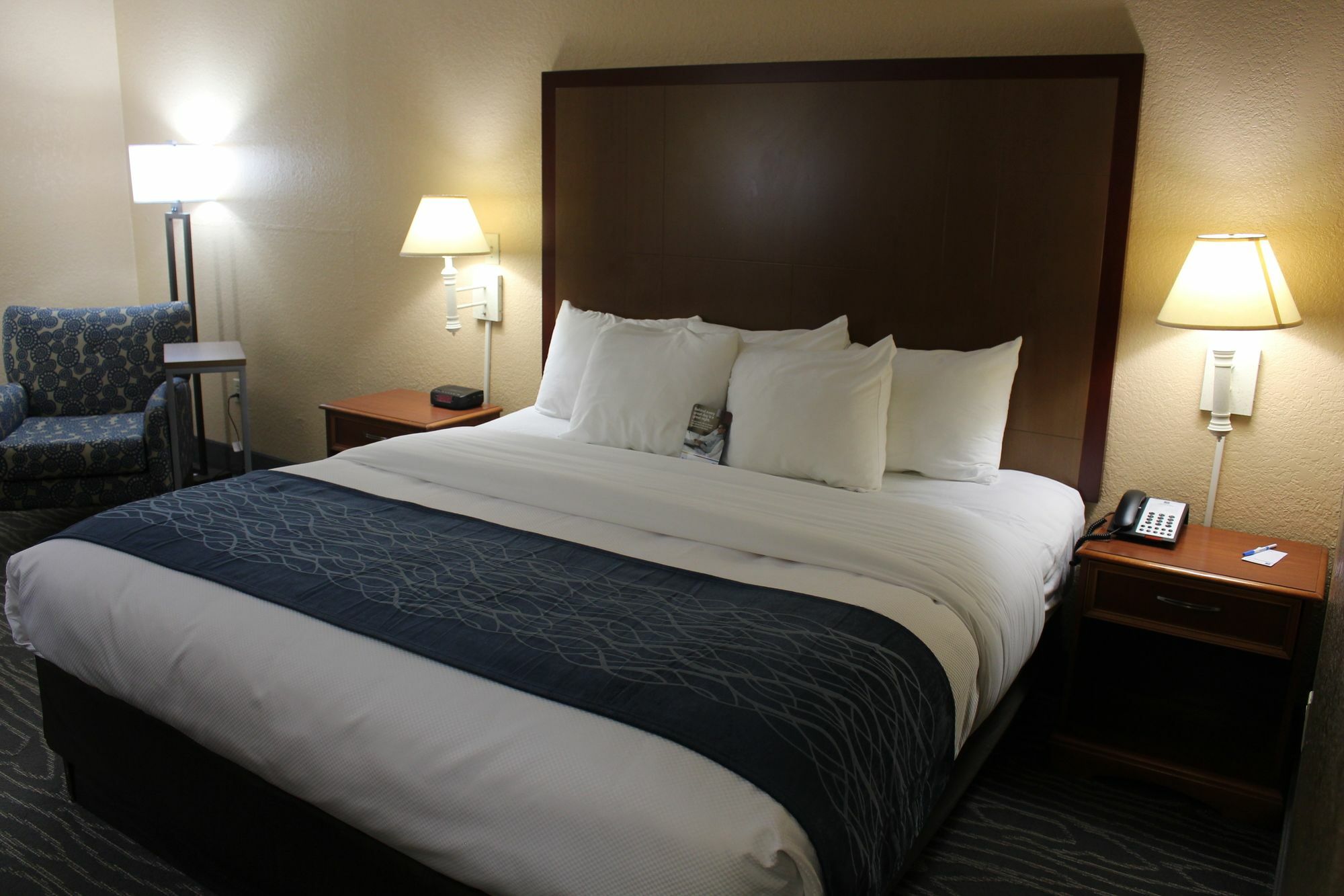 Comfort Inn & Suites Near Six Flags & Medical Center San Antonio Exterior photo