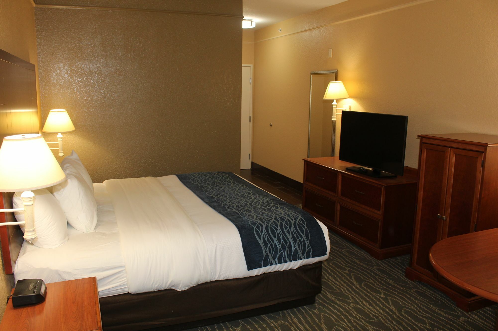 Comfort Inn & Suites Near Six Flags & Medical Center San Antonio Exterior photo
