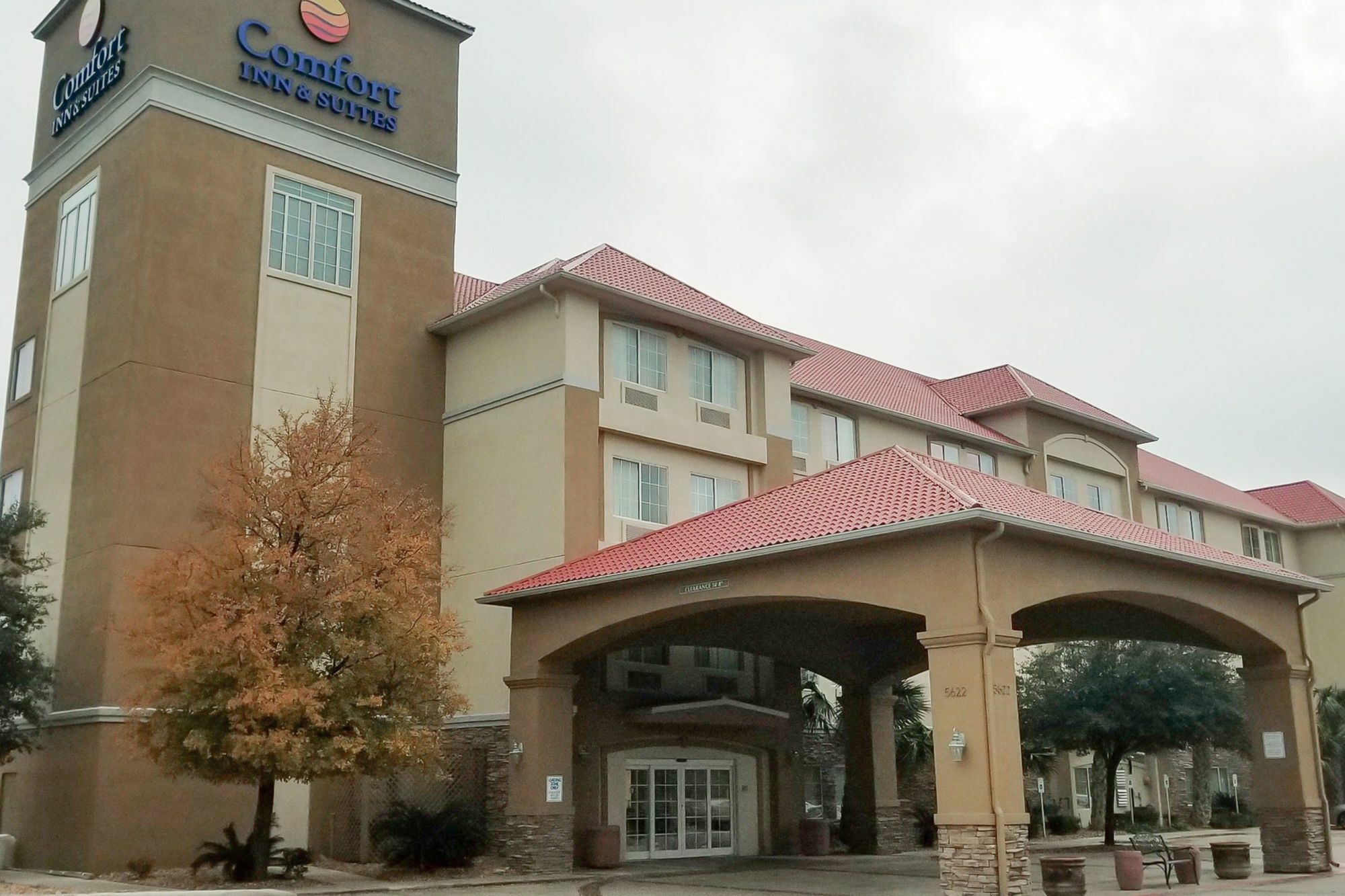 Comfort Inn & Suites Near Six Flags & Medical Center San Antonio Exterior photo